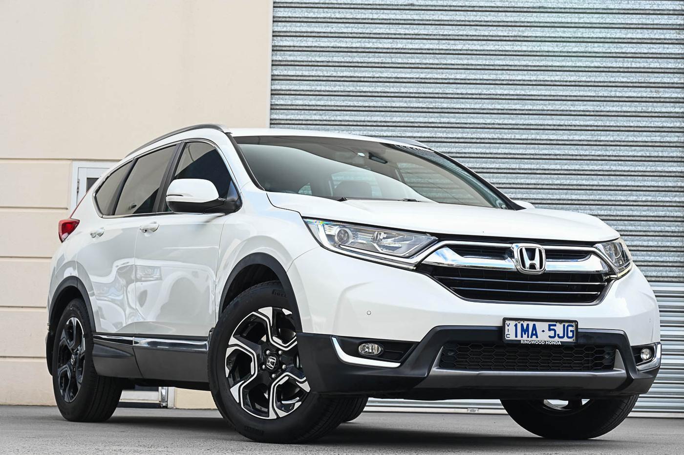 2018 Honda CR-V VTi-S in white — front three-quarter view at the Ripper Cars showroom in Springvale